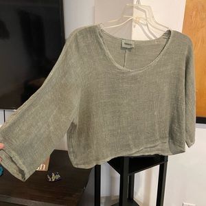 Blouse . Olive green.